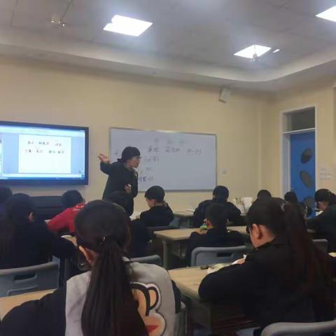 大小学生共入课堂