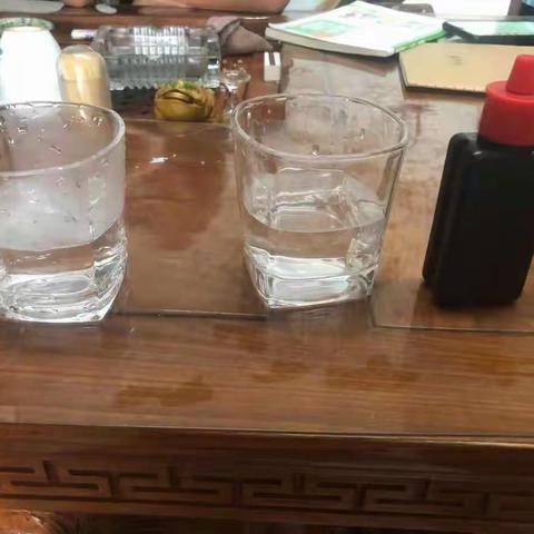 实验名称：墨水在冷热水中的现象