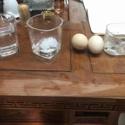 实验名称：鸡蛋在清水和浓盐水中的变化