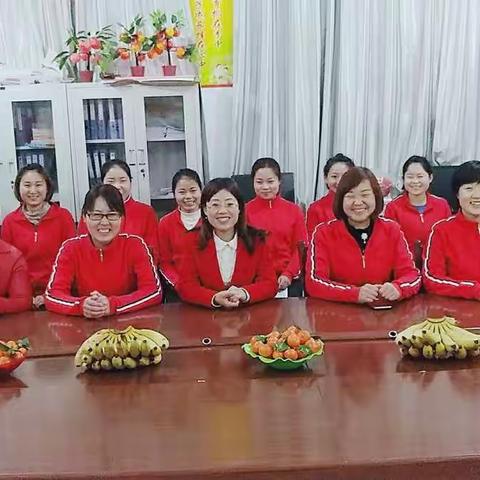 天度镇中心幼儿园开展“庆三八”主题趣味活动