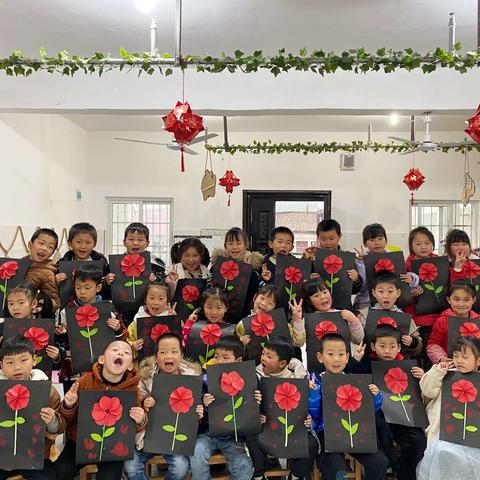 “感恩有你，陪伴成长”——紫霄镇中心幼儿园“三八节”主题活动