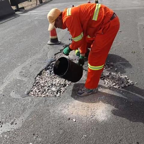 最是一年春光好，公路养护正当时