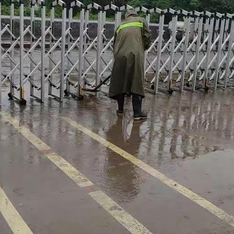 防汛防暴雨，我们在行动——邯山区代召实验小学进行防汛防暴雨工作