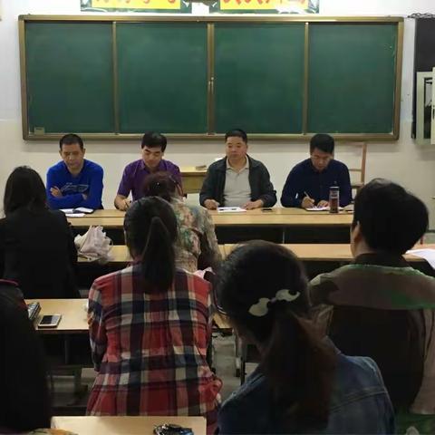 未雨绸缪——十字路小学召开2017秋季开学准备会