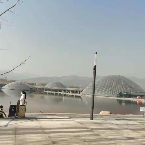 《探索植物奥秘，感悟植物文化》       ——北格一中八年级植物园研学活动纪实