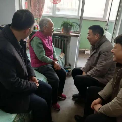 【社区党建】“声声问候表心意   浓浓关怀暖人心” 区政府党组副书记张国庆走访慰问辖区建国前老党员和困难党员