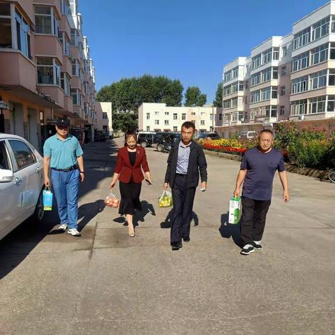 索伦牧场小学庆祝第38个教师节系列活动——看望慰问退休老教师！