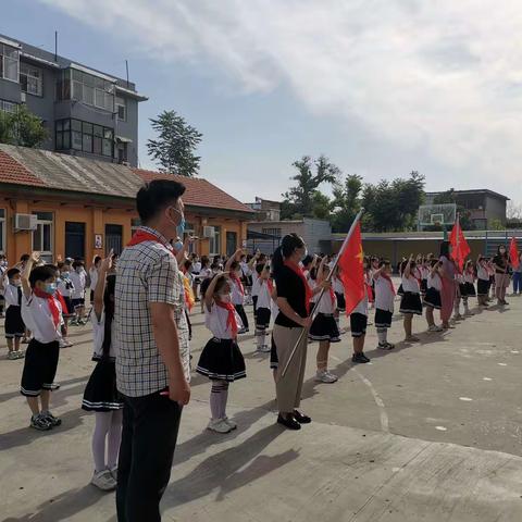 喜迎二十大  争做时代好少年——安阳市红庙街（紫薇）小学主题入队仪式