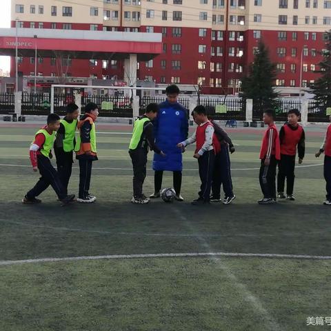 足球点燃激情  活力溢满校园——阳光小学“庆元旦”足球活动掠影