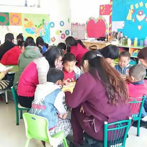 科左中旗希伯花镇巴彦召幼儿园开展亲子阅读活动
