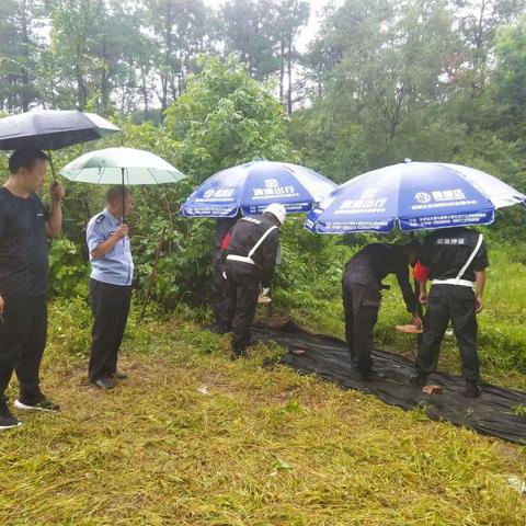 加强押运安全管理  构建和谐平安天中--市公安局治安支队组织保安公司新入职押运员开展实弹射击训练