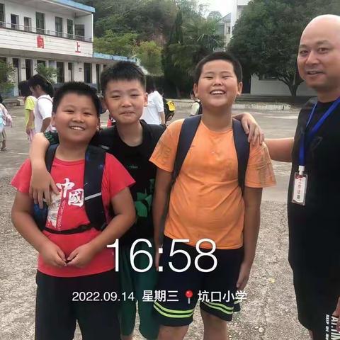 爱心护学行动   保障学生安全