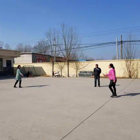 延津县司寨乡小仲村小学组织“三八妇女节”活动