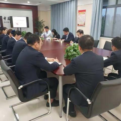 市行琚行长、个金杜主任参加卢氏支行个金业务专题分析会