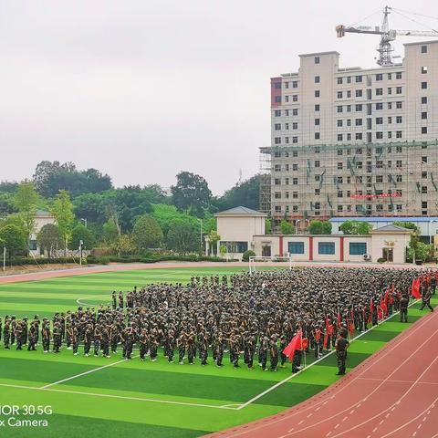 挥洒激情•释放青春—岳阳市十九中初一新生军训69班争当训练标兵