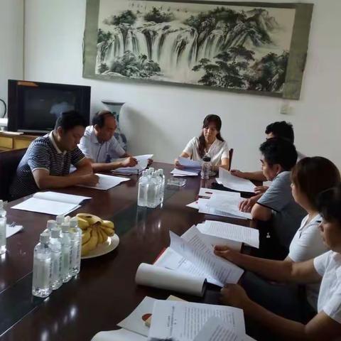 县人大常委会副主任祝红娟一行到我乡主持半年联系代表会议