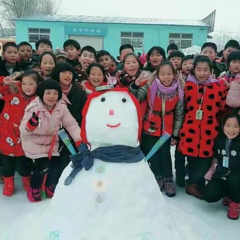 冬日暖情！ ——五年级部堆雪人活动