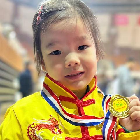 某某参加2024年爱贝贝幼儿园运动会