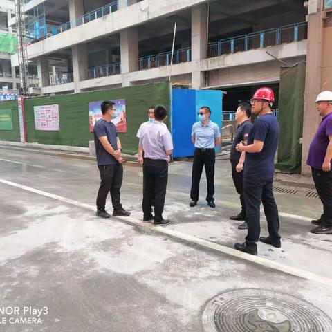 区人大常委会副主任汪浩带队督导检查西市场路港商业广场二期项目大气污染联防联控情况