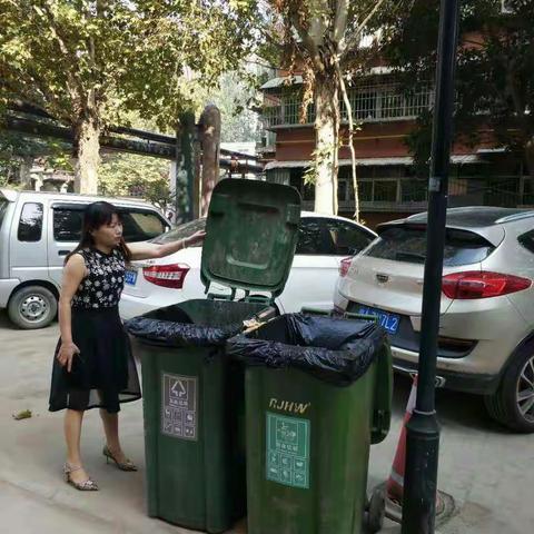 治污减霾办工作人员到三棉社区进行国卫复审检查