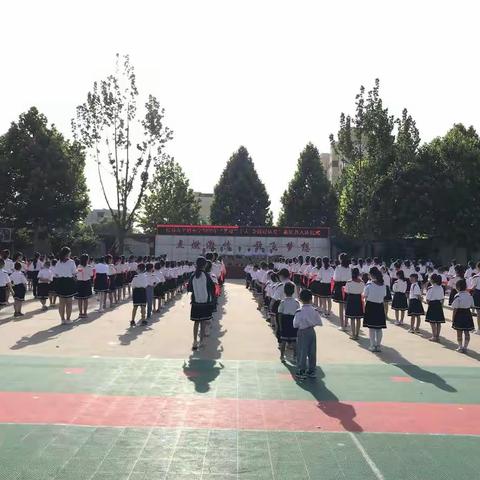 侯马市平阳小学2022年“喜迎二十大    争做好队员”新队员入队仪式