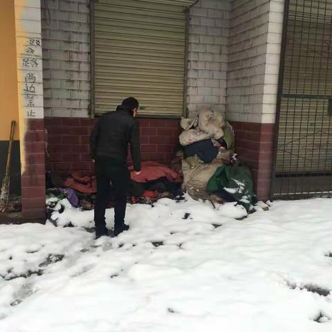 六村堡街道开展流浪乞讨人员巡查救助工作