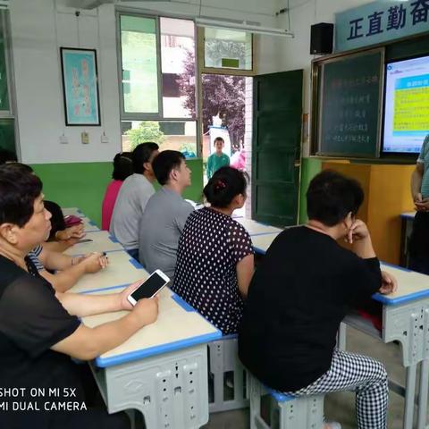 甘亭街道中心学校两营小学假前安全工作家长会