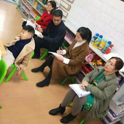 党政园大一班“科学领域”进行中