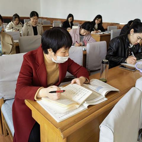 相约春天，“教”“研”同行——平山县外国语中学八年级英语组教研活动纪实