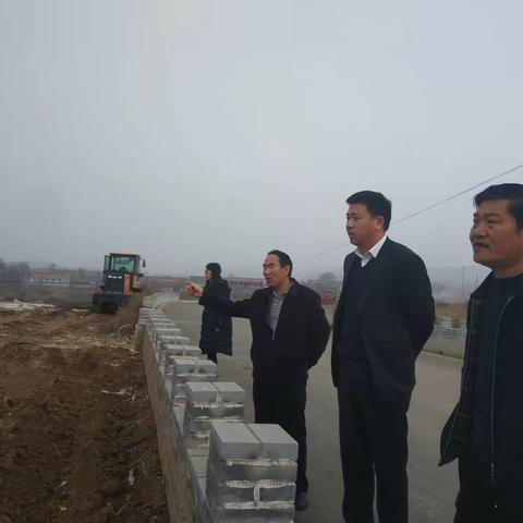 推进耕地质量提升项目完善综合治理                       改善土壤蓄水保墒能力提升耕地质量
