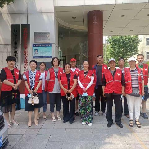 友谊大街小学一路同行，用爱守护一家长执勤篇