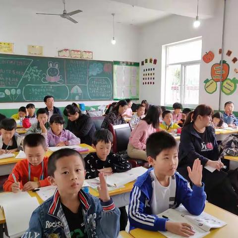 贺堡民族小学：开展数学“一课一研”活动