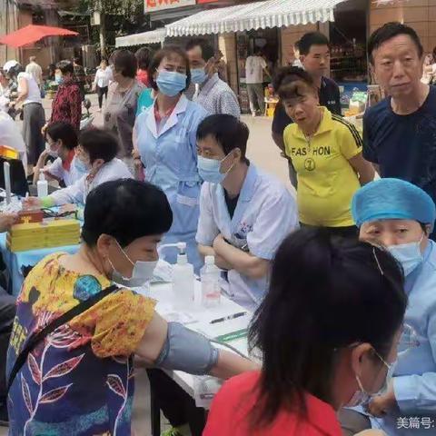 西关街道“六一欢声语，携老进早市”养老集市活动一一丰庆路社区站