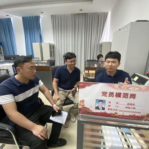 全时咨询，服务至上——市营商环境建设局第二党支部深入推进“党员先锋岗、党员模范岗”创建活动