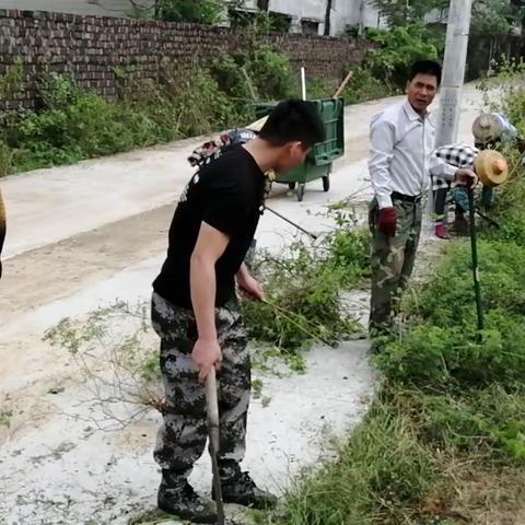 黄玉村委会开展人居环境卫生整治活动