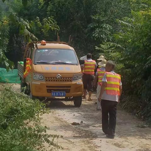 区建设局配合滦镇街办拆除违建