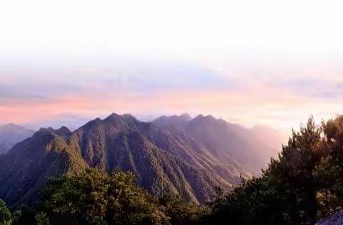 登慈云山舍     赏阳际峰秋景