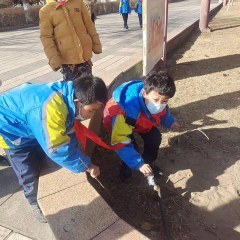 学雷锋  在行动---乌海市第五小学二七中队