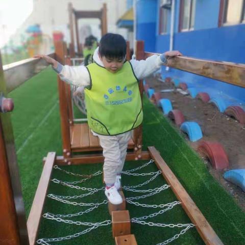 百乐幼儿园欢迎黄梓溪小朋友