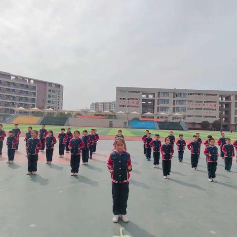 童心筑梦 武动校园——洋河新区实验小学一年级举行武术操比赛
