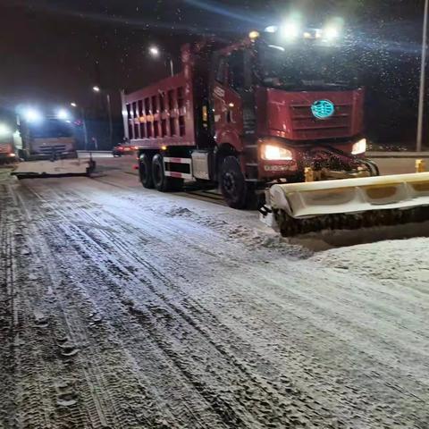 以雪为令  迅速行动  保障公路畅通