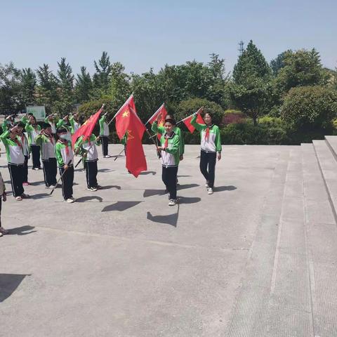 喜迎二十大 争做好少年--塔耳堡小学一年级首批少先队员入队实记