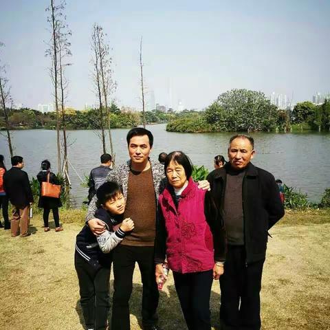 倾情陪伴，孝敬父母，感恩父母，传承美德，因为，有了这些陪伴，爱的传递，经久不息。