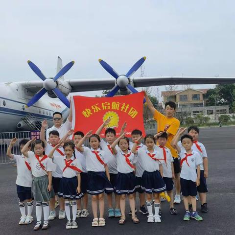 2021年7月14日 开封市县街小学2019级二14中队“快乐启航”社团 队员们满怀激情的来到开封伞塔国防教育基地