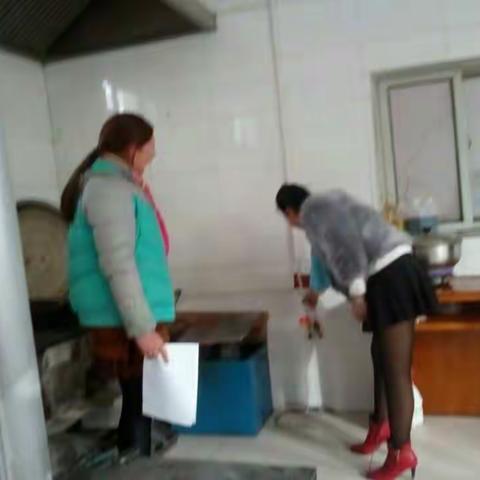 开展隐患排查 确保校园安全————三道沟镇山水梁小学开展新学期安全隐患大排查