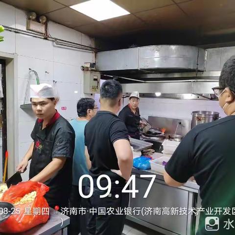 东风街道城管科联合社区开展餐饮行业燃气安全专项检查