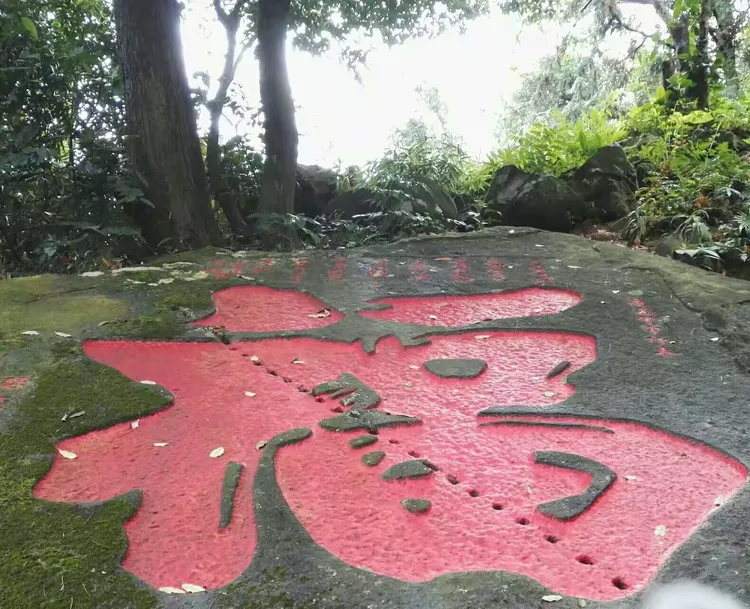 山中的灵石寺建于唐大中元年
