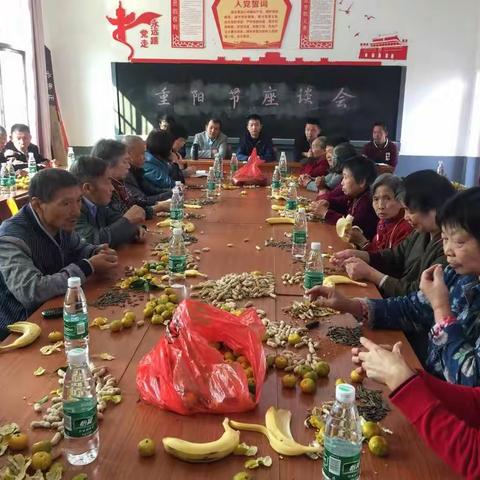 桃陂学校召开退休教师重阳节座谈会