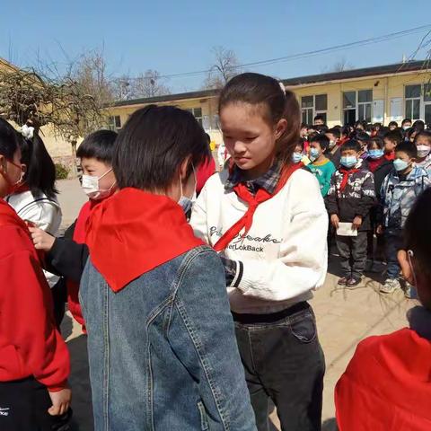 清明时节 ——疙瘩头小学“清明祭英烈”活动掠影