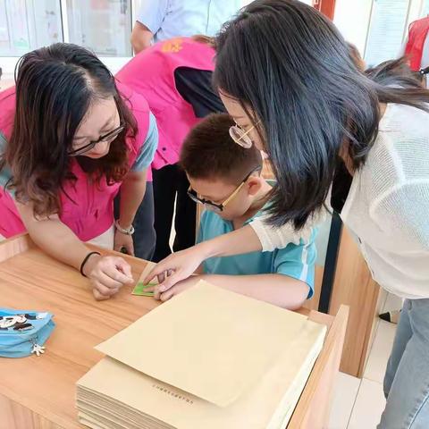 “金秋助学”——泰山国信科技发展集团携手泰山小荷公益进泰安市特殊教育中心举行捐赠活动